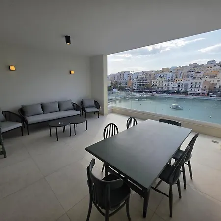 Stunning Seafront 3-bdr With Huge Terrace & Bay Views * マルサスカーラ