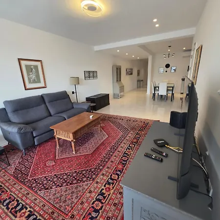 アパート Stunning Seafront 3-bdr With Huge Terrace & Bay Views *