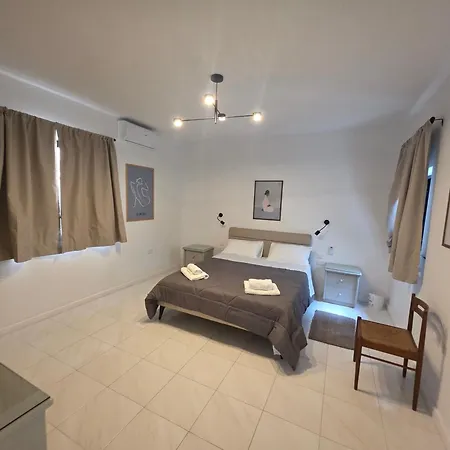 Stunning Seafront 3-bdr With Huge Terrace & Bay Views マルサスカーラ