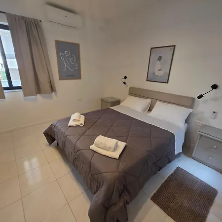 Stunning Seafront 3-bdr With Huge Terrace & Bay Views アパート *