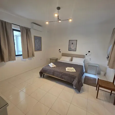 アパート Stunning Seafront 3-bdr With Huge Terrace & Bay Views マルサスカーラ