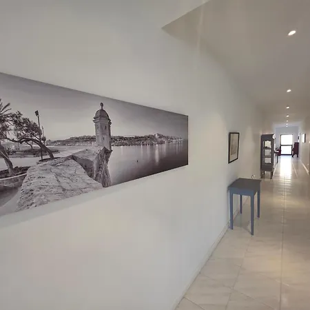 アパート Stunning Seafront 3-bdr With Huge Terrace & Bay Views マルサスカーラ