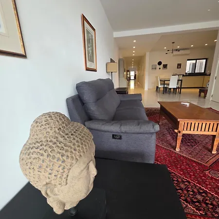 Stunning Seafront 3-bdr With Huge Terrace & Bay Views アパート *