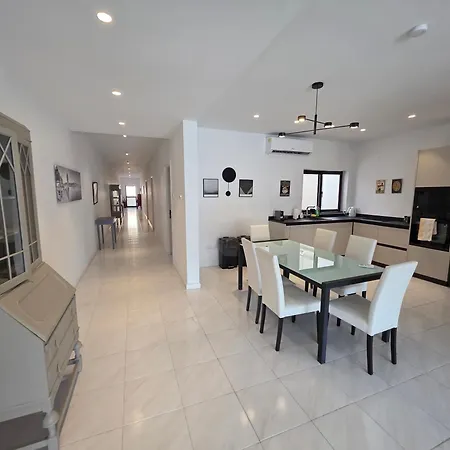 Stunning Seafront 3-bdr With Huge Terrace & Bay Views アパート