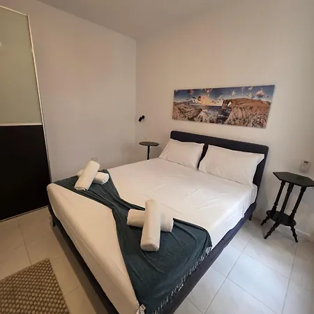 Stunning Seafront 3-bdr With Huge Terrace & Bay Views マルサスカーラ