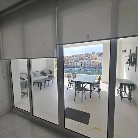 アパート Stunning Seafront 3-bdr With Huge Terrace & Bay Views *