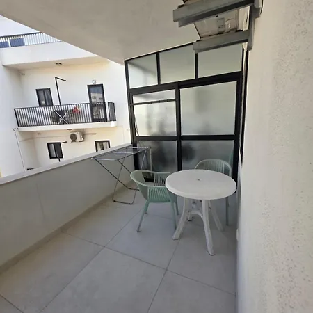 Stunning Seafront 3-bdr With Huge Terrace & Bay Views